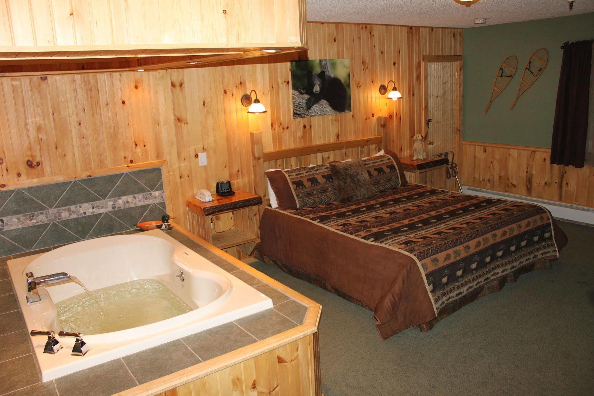 Maine Woods Inn Brewer Exteriör bild