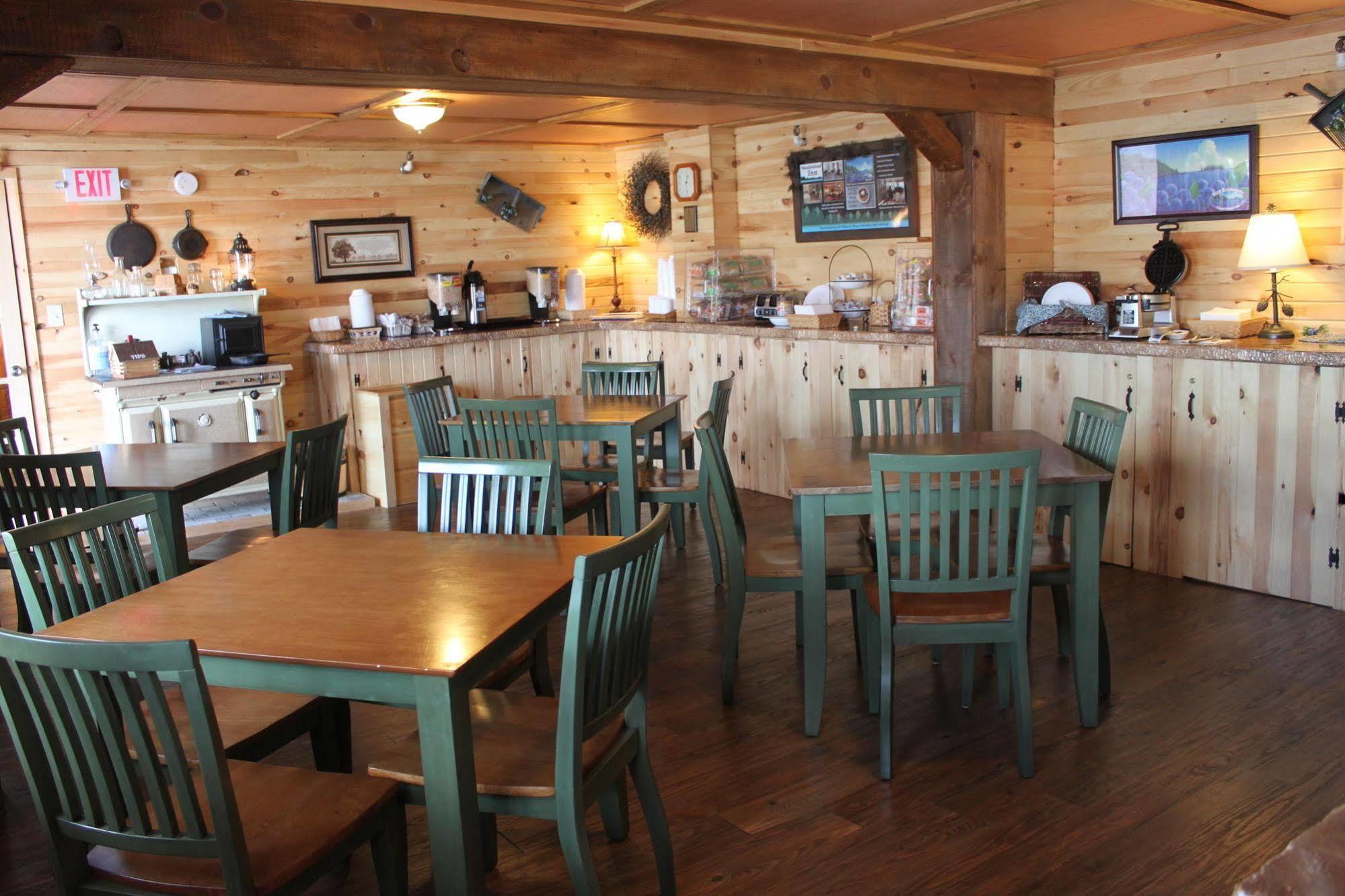 Maine Woods Inn Brewer Exteriör bild