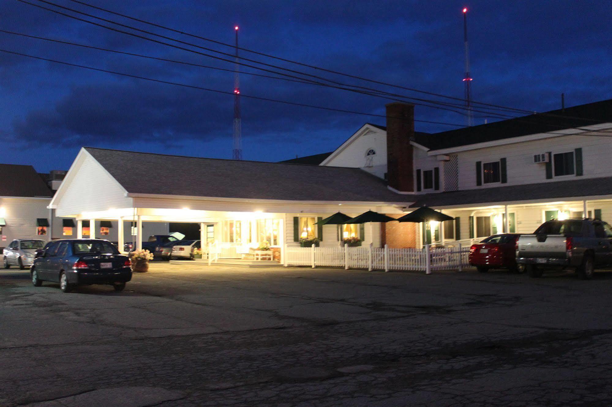 Maine Woods Inn Brewer Exteriör bild